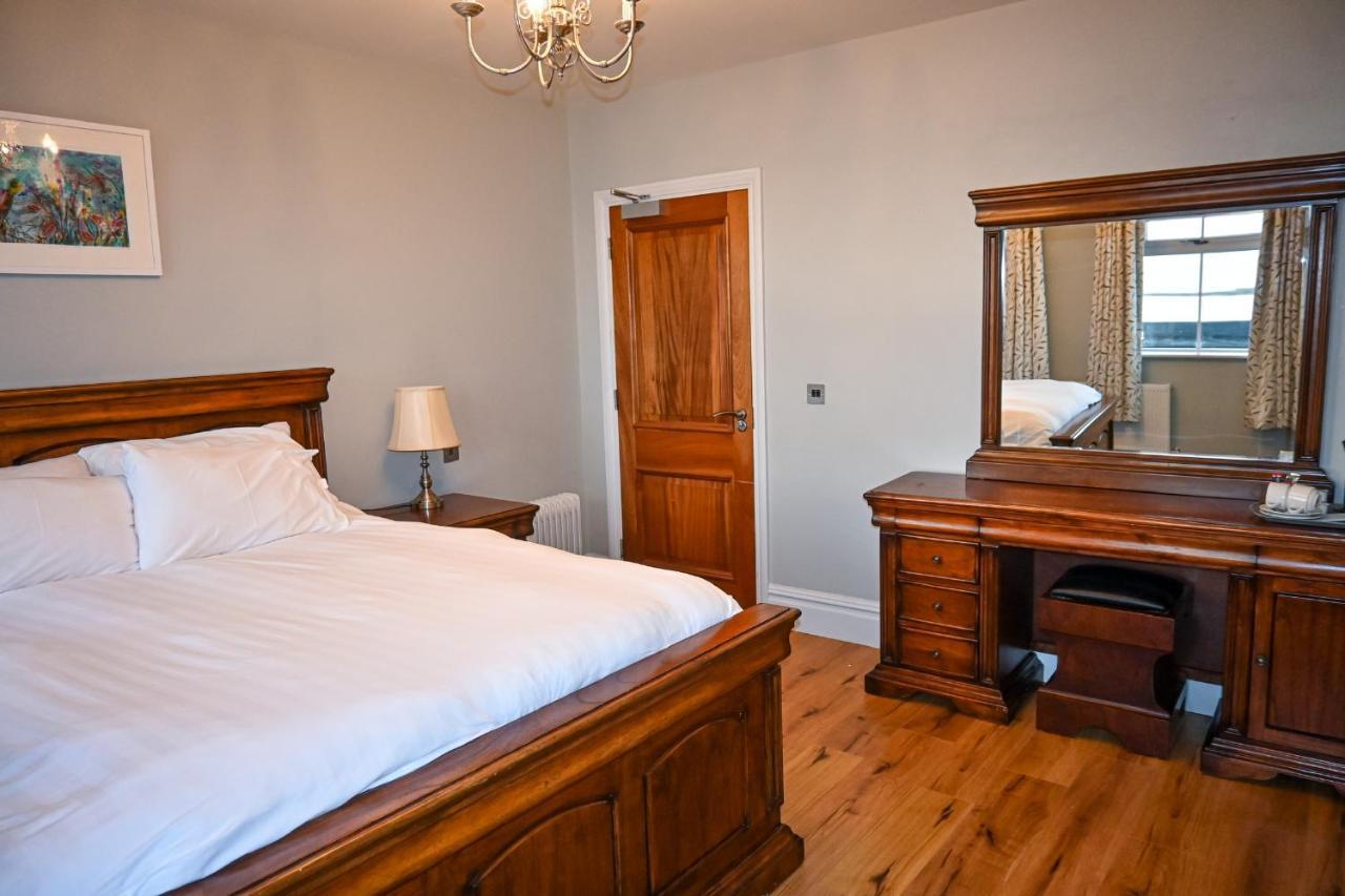 Mcloughlins Of Mulranny Hotel Buitenkant foto